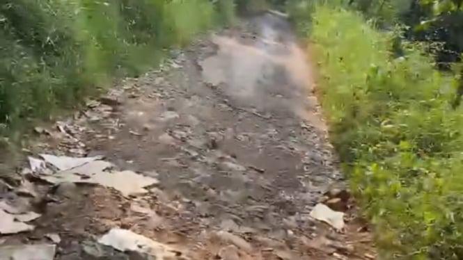 Jalan Rusak di Jalur Alternatif Desa Donowangun Pekalongan