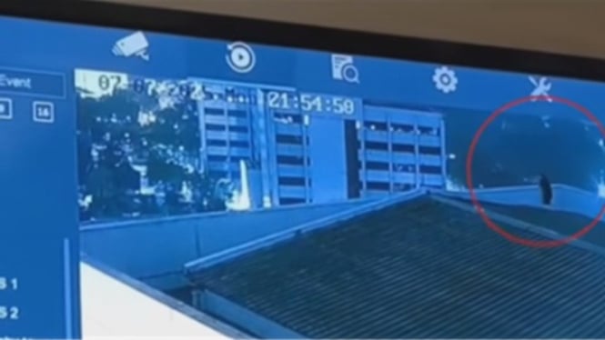 CCTV ungkap aktivitas Arya Daru di rooftop sebelum tewas