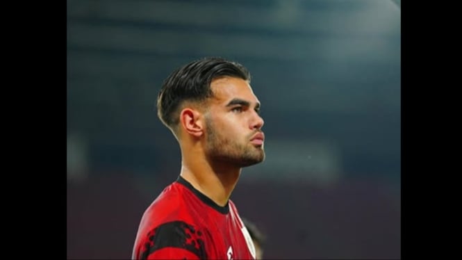 Jens Raven digendong usai laga semifinal lawan Thailand