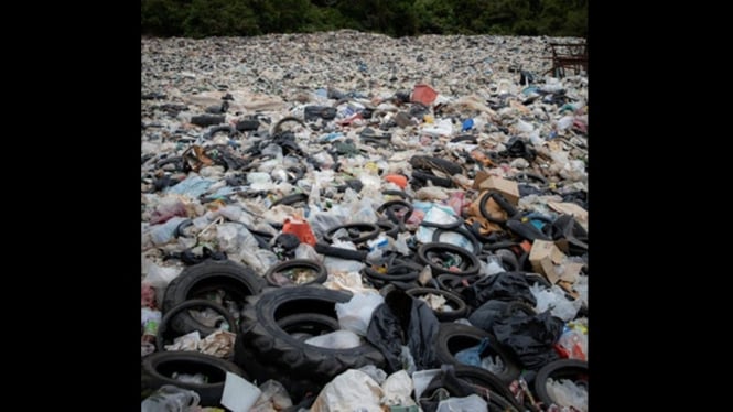Ilustrasi Tumpukan sampah ilegal di kawasan Brown Canyon, Semarang