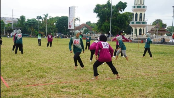 Lomba gobak sodor ramaikan peringatan HUT RI ke-80 Cilacap