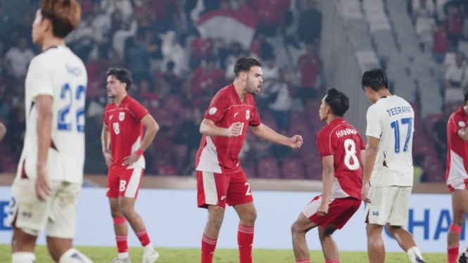 Pemain Timnas Indonesia U-23 rayakan gol Jens Raven
