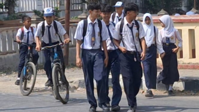 Ilustrasi siswa SMP Negeri di Brebes berseragam OSIS