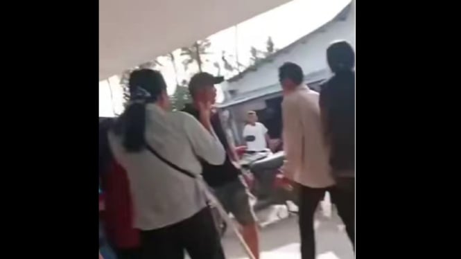 Kericuhan ibadah GKSI Padang Saat Doa Berlangsung
