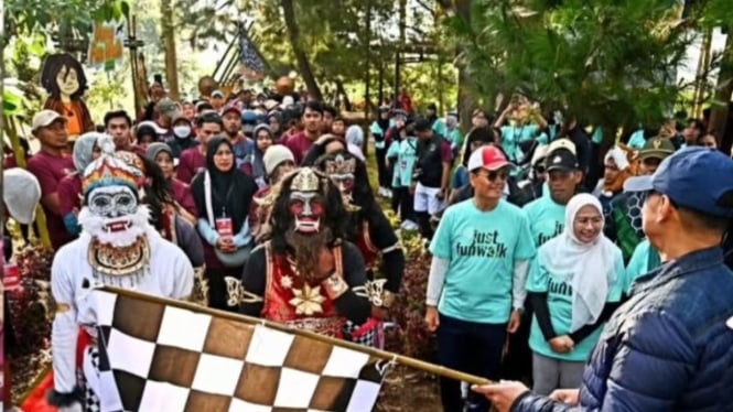 Bupati Banjarnegara Luncurkan DCF 2025 Diawali Dieng Fun Walk