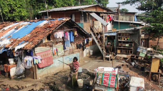 Suasana tempat tinggal penduduk miskin di perkotaan
