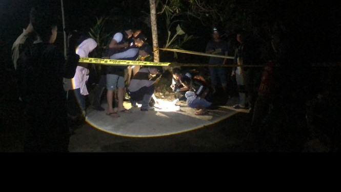 Polisi saat identifikasi TKP Penemuan Janin Manusia di Kalikajar.
