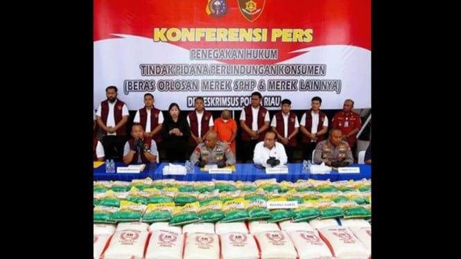 Beras oplosan disita Ditreskrimsus Polda Riau dari gudang RG