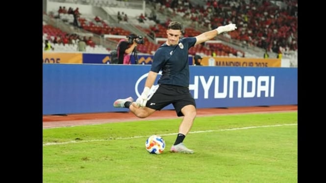 Damian Van Rensburg saat mendampingi Timnas U23