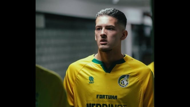 Justin Hubner tampil sebagai starter saat debut di Fortuna
