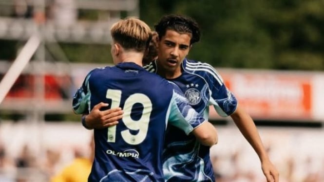 Potret para pemain Ajax merayakan gol