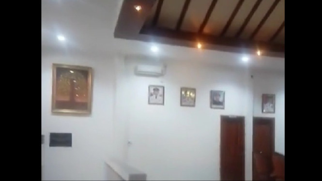 Rumah Dinas Bupati Sragen dikepung isu video syur