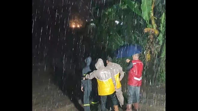 Evakuasi pekerja terjebak banjir Sungai Klawing Purbalingga