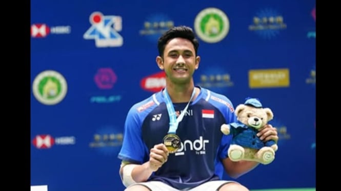 Alwi Farhan angkat trofi Macau Open 2025