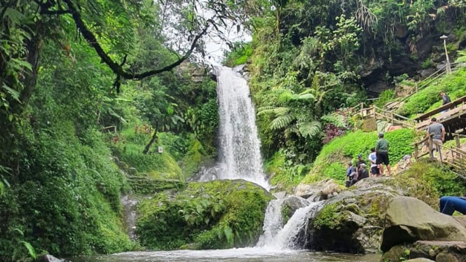 Panorama alam Curug Serwiti rekomendasi wisata Tegal