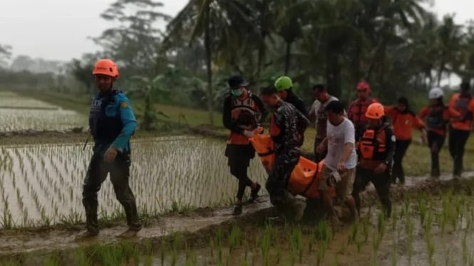 Pencarian korban laka air di Sungai Klawing Purbalingga