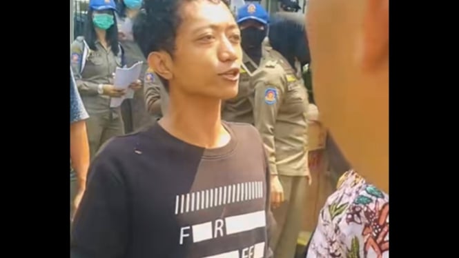 Satpol PP Pati Kembalikan Barang yang Disita