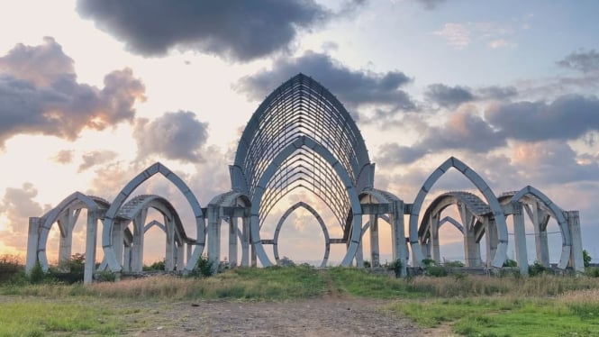 Proyek Masjid Seribu Bulan