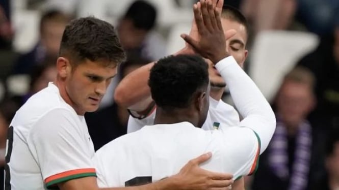 Momen pemain Venezia merayakan gol