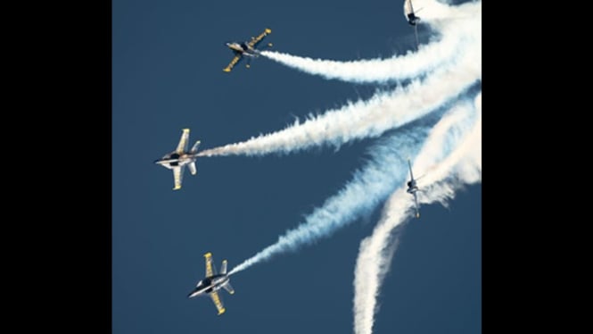 Sukhoi Su57 tampil dengan rudal hipersonik Tsirkon