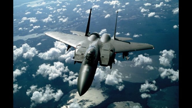 Ilustrasi Afterburner jet tempur aktifkan suara brutal di langit