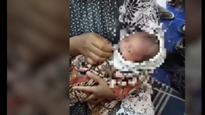 Bayi perempuan ditemukan warga di warung kosong Pekalongan