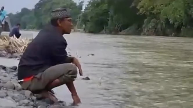 Momen Haru Ayah Korban Sungai Klawing Purbalingga