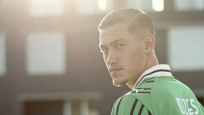 Jay Idzes  tidak pakai nomor punggung 4 ataupun 3 di Sassuolo