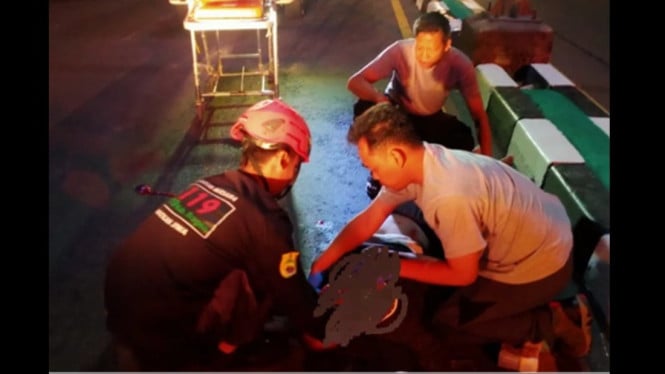Evakuasi korban kecelakaan oleh PSC 119 Sukowati