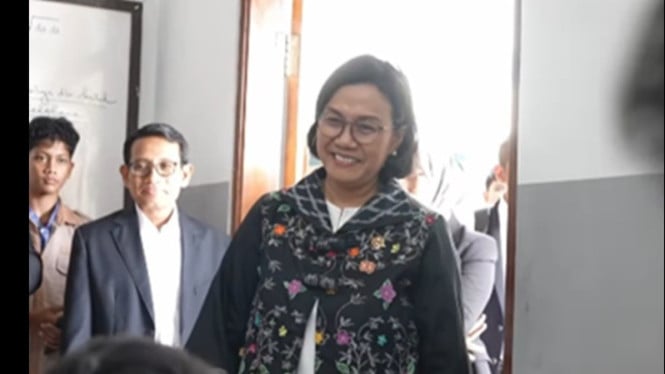 Ilustrasi Sri Mulyani Berkunjung ke Sekolah Rakyat