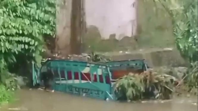 Lakalantas di Jembatan Joho, Bawang, Banjarnegara