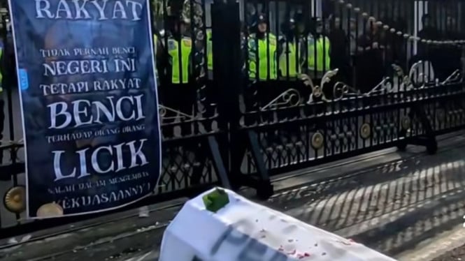 Aksi Demo di Pati Sempat Bersitegang dengan Polisi