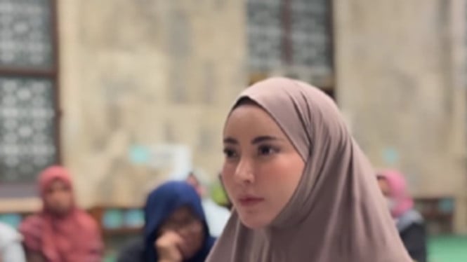 Ayu Aulia ucapkan syahadat dengan penuh haru
