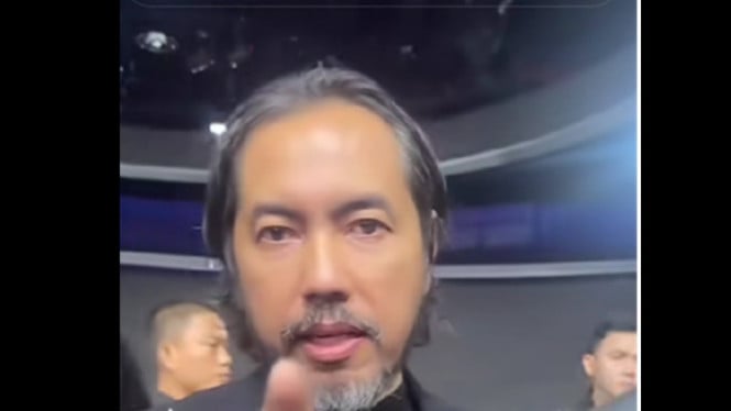 Sunan Kalijaga saat keluar dari studio tvOne