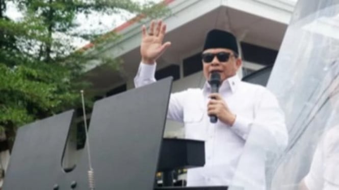 Bupati Pati Sudewo saat temui massa unjuk rasa