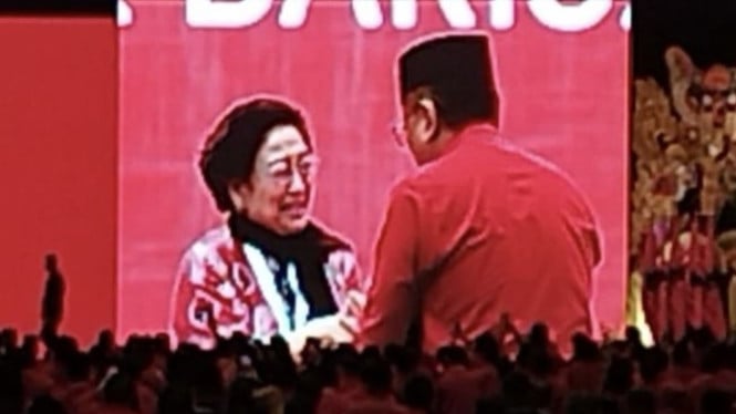 Ketua Umum PDIP Megawati Soekarnoputri sambut Hasto Kristiyanto