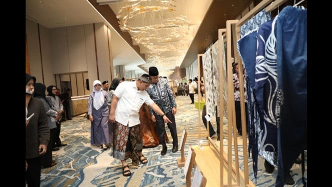 Gus Yasin dan Ning Nawal kagumi batik halal UMKM Jateng
