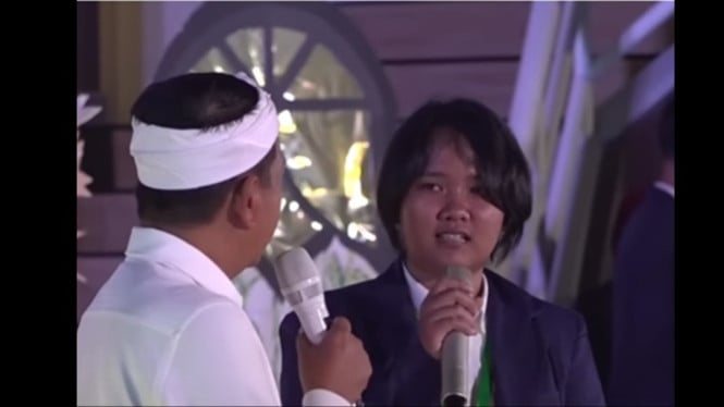 Dedi Mulyadi memberikan bantuan biaya kuliah untuk mahasiswa