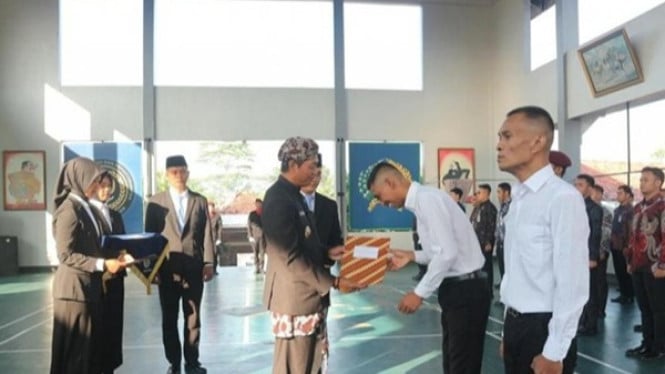 Warga binaan Lapas Batang terima remisi kemerdekaan