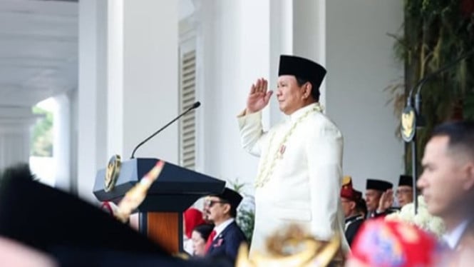 Prabowo kenakan Tanjak Putra Kayangan di Istana Merdeka