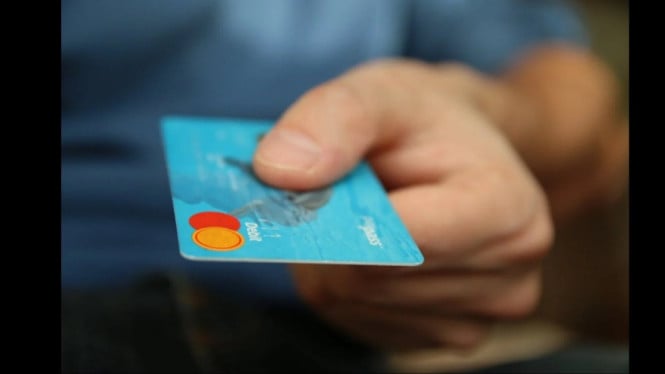 Direksi BUMN terima bonus besar meski perusahaan rugi