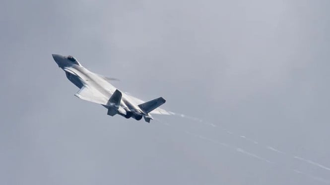 Pesawat Tempur J-20 Milik China