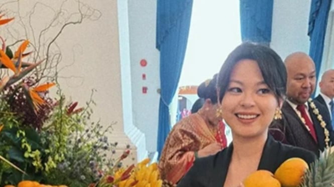 Gustika Hatta tampil dengan kebaya hitam di Istana Merdeka