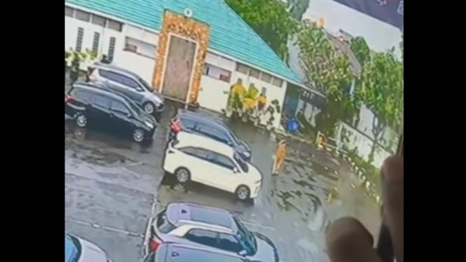 CCTV tunjukkan mobil pelaku mengintai korban