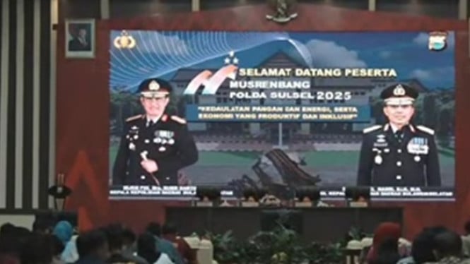 Pria menangis saat istri hamil saksikan proses perdamaian
