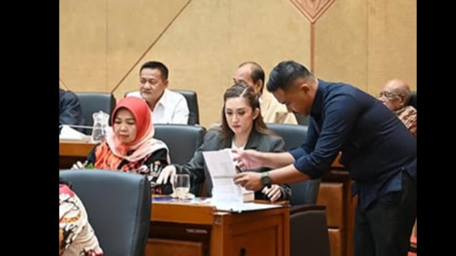 Kisah cinta Nafa Urbach penuh lika liku dan kontroversi