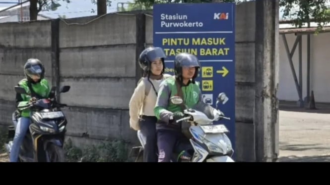 Ojek di Stasiun Purwokerto