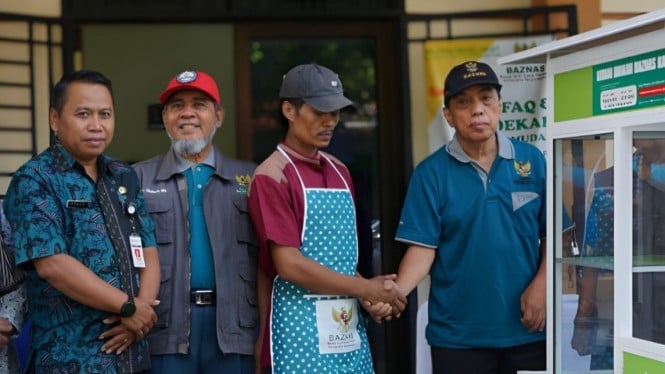 Baznas Beri Bantuan 5 Unit Gerobak Usaha di Banjarnegara