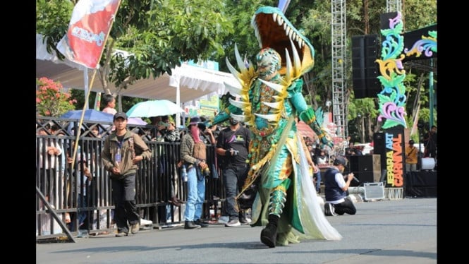 Turis Jerman terpukau melihat Jepara Art Carnival 2025