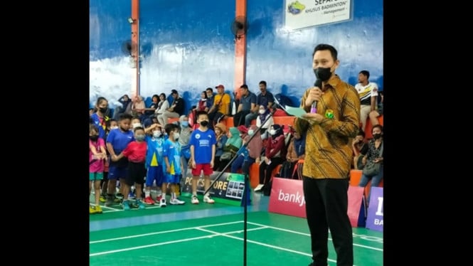 Sony Dwi Kuncoro aktif di GOR dan klub bulutangkisnya